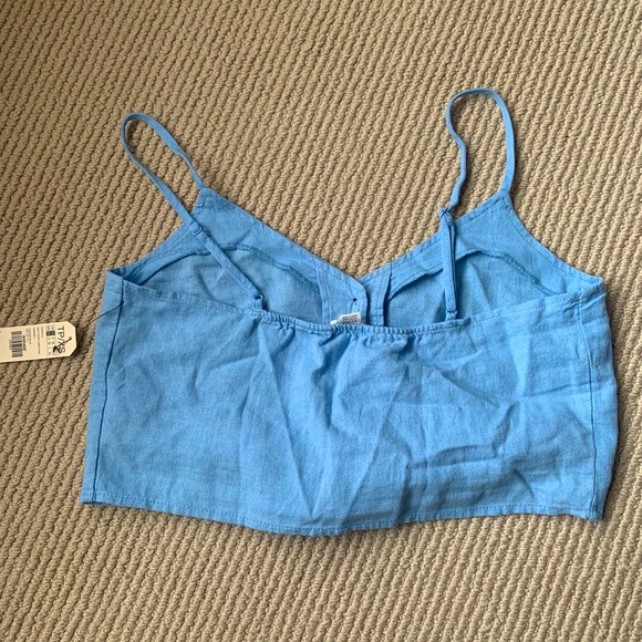 Cute crop top with tie in front! New with tags - Picture 2 of 2